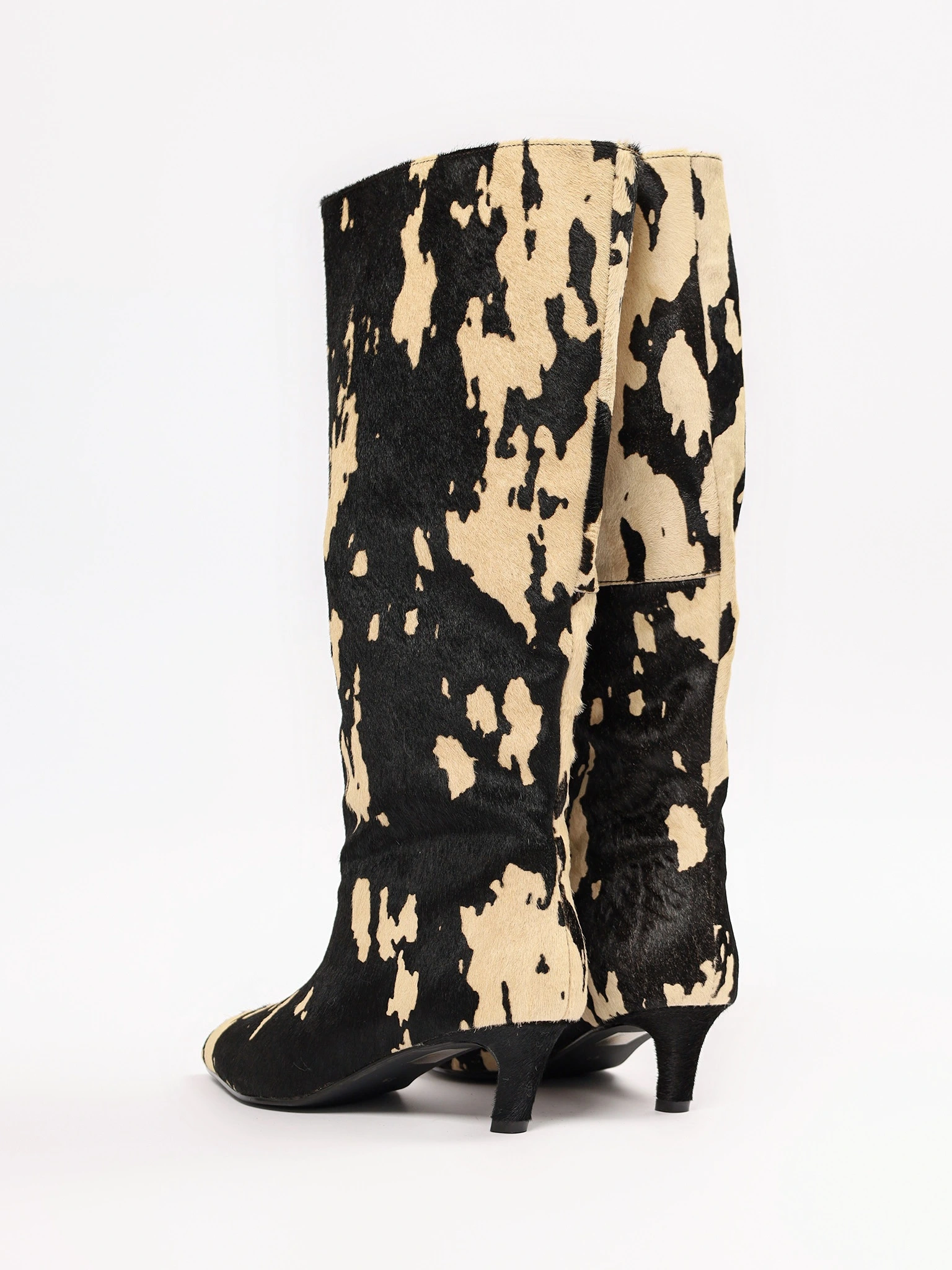 Сапоги с абстрактным рисунком на среднем каблуке